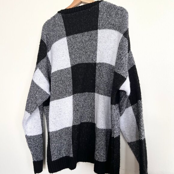 ASOS DESIGN knitted fluffy sweater in black & white checkerboard / Size XL - Picture 8 of 9